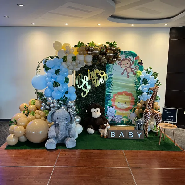 Mampara decorada de Hip Hip Balloons