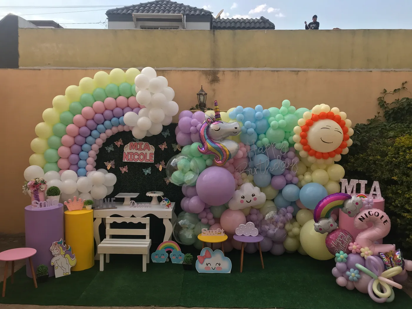 Pared decorada de Hip Hip Balloons